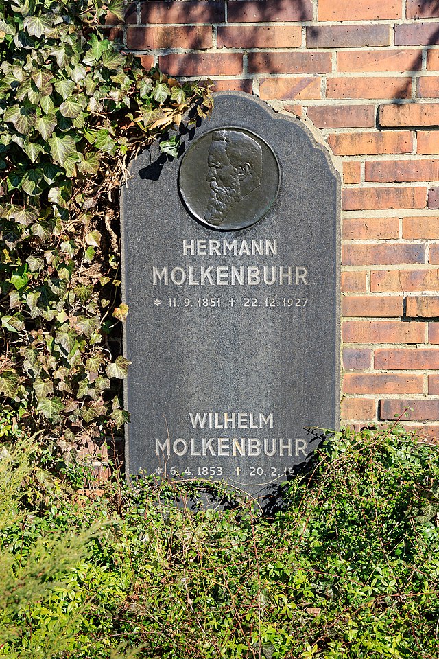 Hermann Molkenbuhr 640px-B-Friedrichsfelde_Zentralfriedhof_03-2015_img18_Hermann_Molkenbuhr