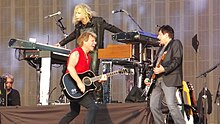 Bon Jovi performing in Hyde Park in 2013 BJB 005 (9243559988).jpg