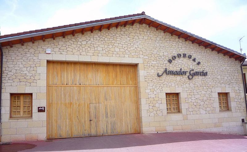 File:Baños de Ebro - Bodegas Amador García 1.jpg