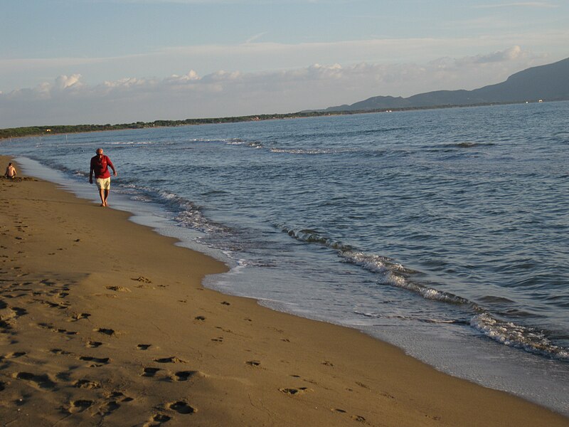 File:Beach in Fonteblanda (Italy).jpg