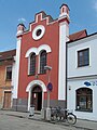 English: Former synagogue in the town of Bechyně, Tábor District, Czech Republic, at present the Tourism Museum (2011). Čeština: Bývalá synagoga ve městě Bechyně, okres Tábor, Jihočeský kraj, sloužící jako Muzeum turistiky (2011).