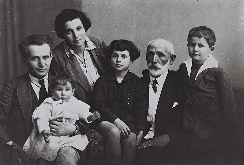 File:Ben Gurion Family 1929.jpg