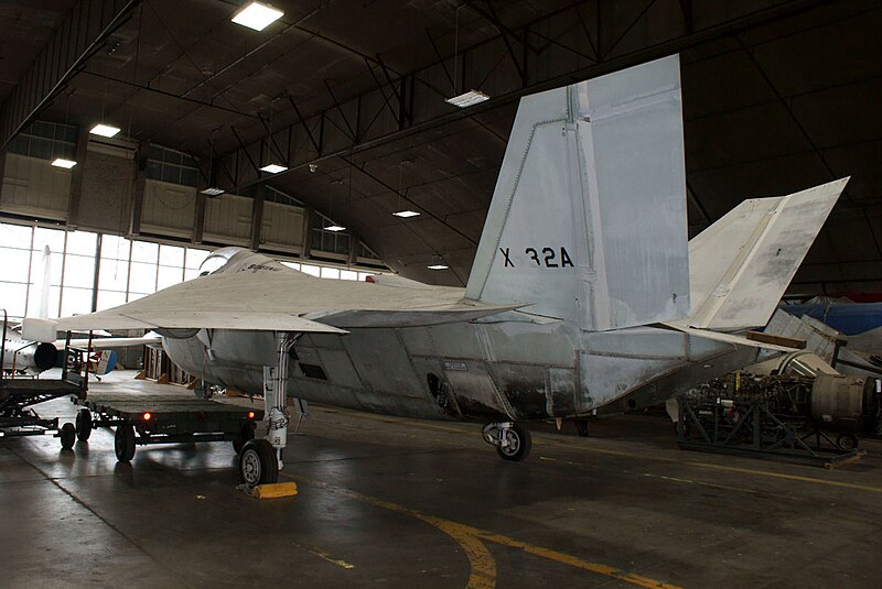 File:Boeing X-32A JSF LSideRear Restoration NMUSAF 25Sep09 (14620458573).jpg