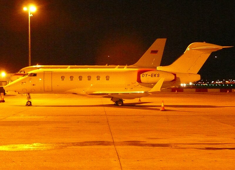 File:Bombardier Challenger 300 (4345050993).jpg