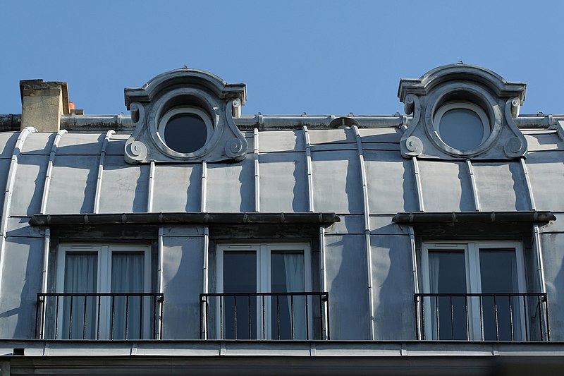 File:Boulevard Saint-Michel (Paris), numéro 1, toit.jpg