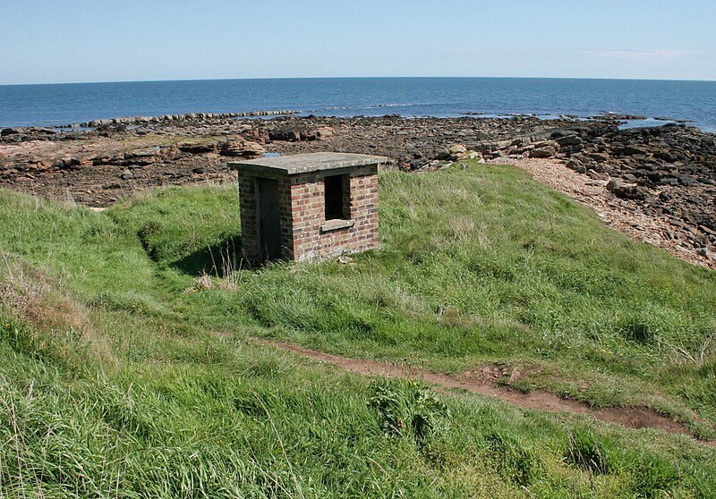 File:Brick building beside the shore - geograph.org.uk - 6174089.jpg