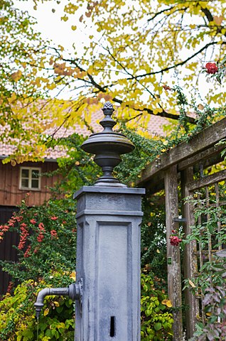 File Brunnen Im Botanischen Garten Augsburg 008 Jpg Wikimedia