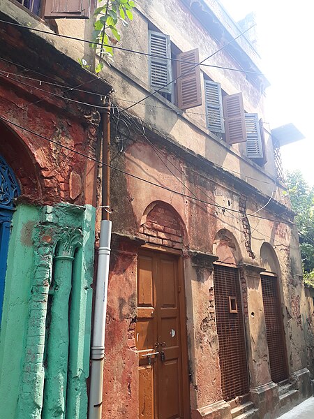 File:Buildings in Kolkata near Baghbazar 04.jpg