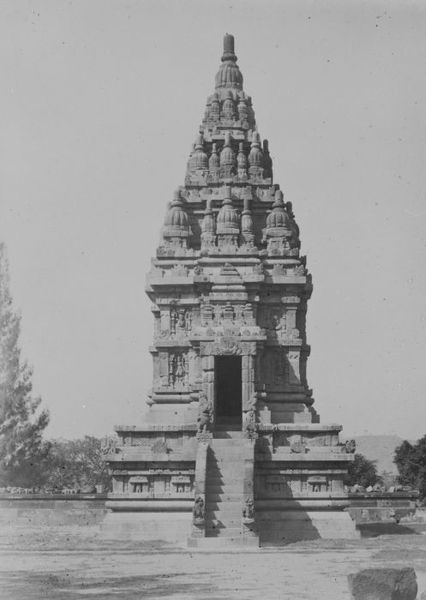 File:COLLECTIE TROPENMUSEUM De Candi Lara Jonggrang oftewel het Prambanan tempelcomplex TMnr 60045210.jpg
