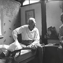 COLLECTIE TROPENMUSEUM Rudolf Bonnet in gesprek met de Spaanse kunstenaar Antonio Blanco in de studio van Theo Meier Iseh TMnr 60030325.jpg