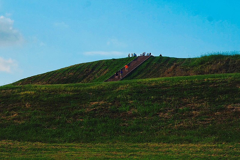 File:Cahokia Climb in Blue.jpg