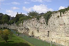 zicht op een deel van de Lower Empire wall in hoogte