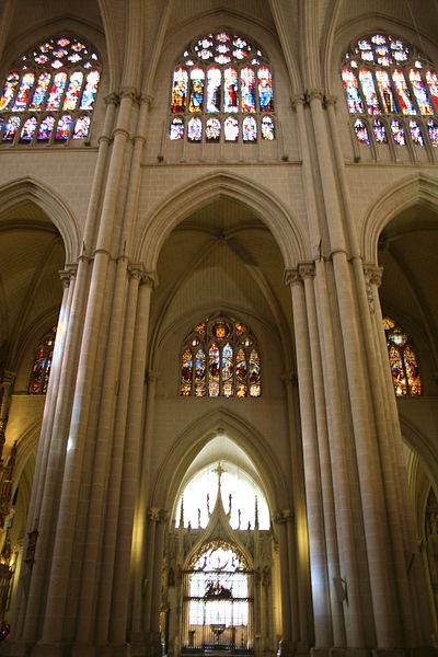 File:Catedral Toledo Interior (2).jpg