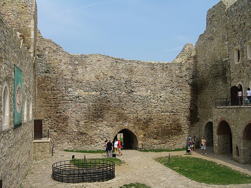 File:Cetatea Neamtului36.jpg