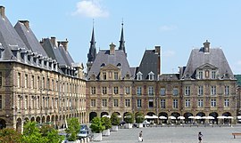 Place Ducale, alun-alun utama di Charleville-Mézières