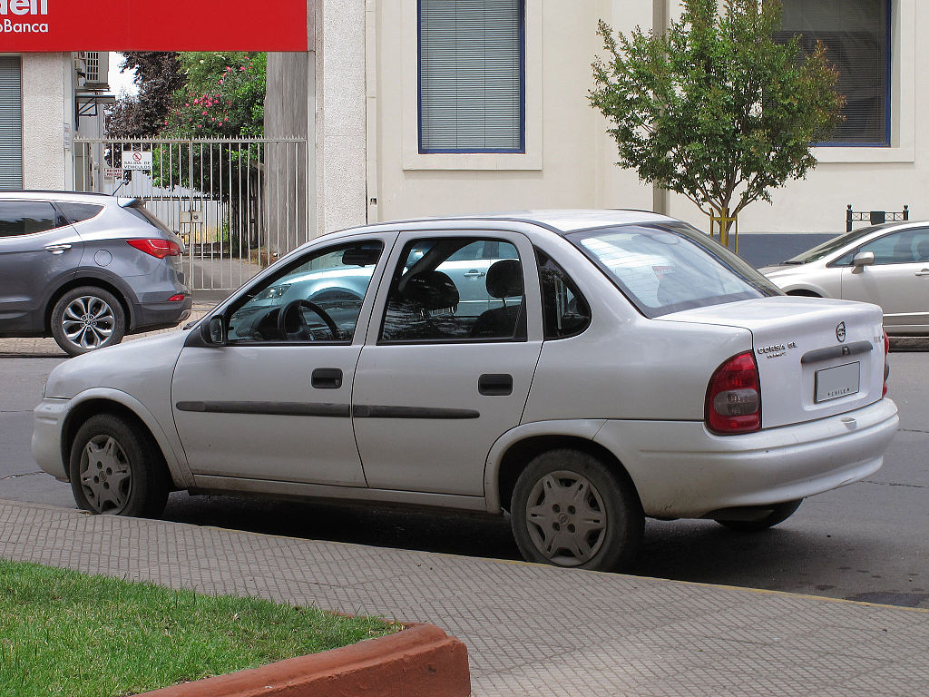 File:Chevrolet Corsa 1.6 Sedan 2009 (18565390194).jpg - Wikimedia