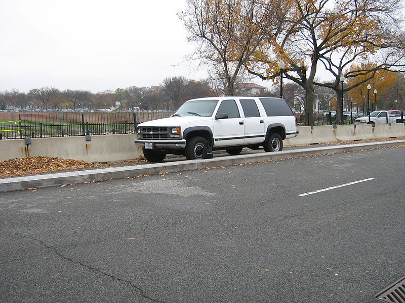 File:Chevrolet Suburban - White House Security (2081620344).jpg