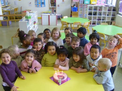 Kinderen in het eerste jaar van het basisonderwijs in Parijs.