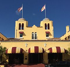 Colony Hotel old kirish minoralari va Façade.jpg