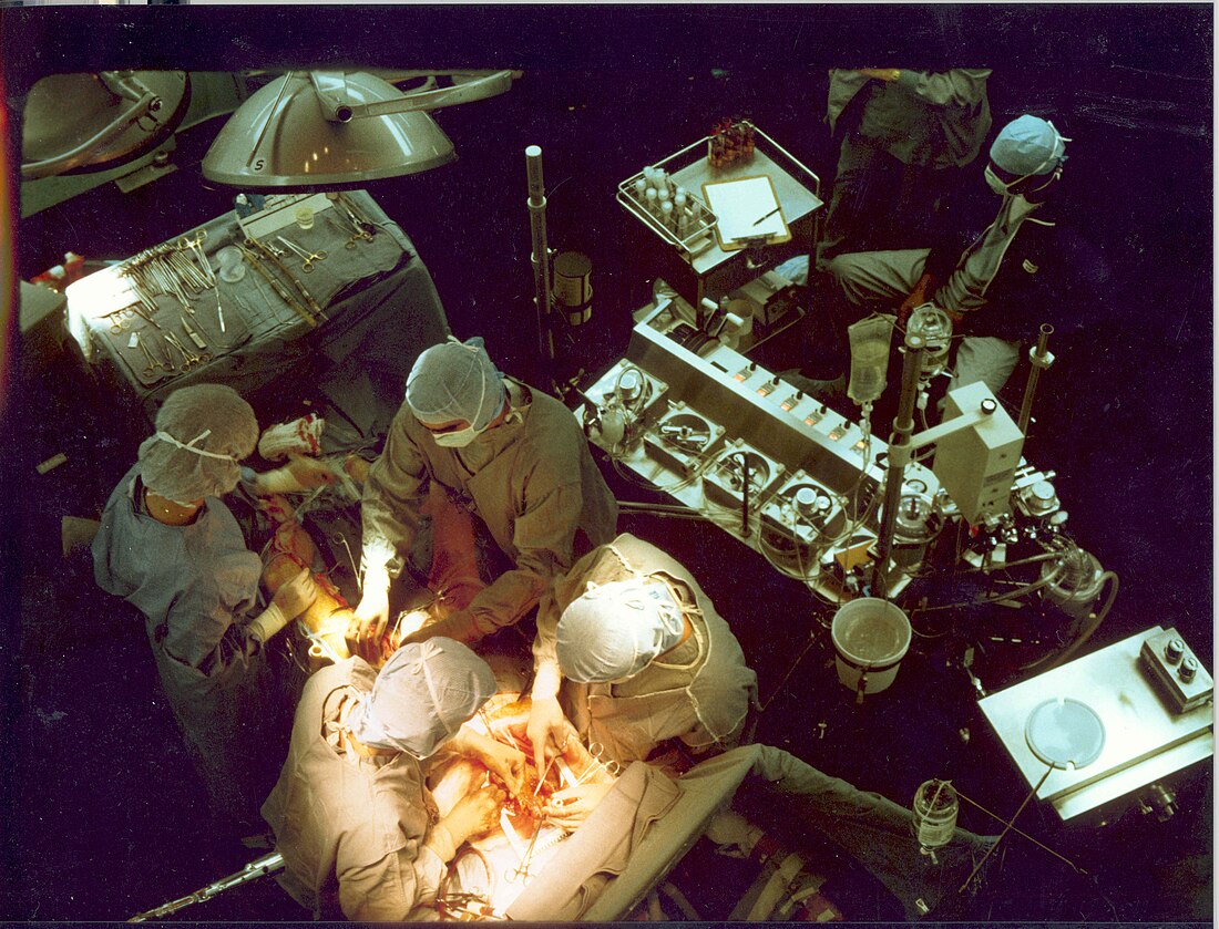 File:Coronary artery bypass surgery Image 657C-PH.jpg