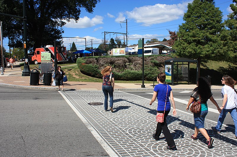 File:Crossing Easton Road in Glenside.jpg