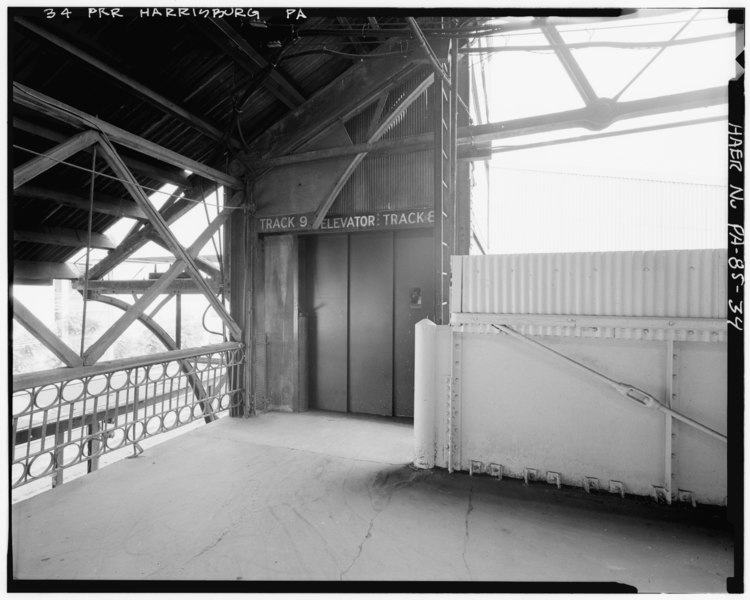 File:DETAIL VIEW OF BAGGAGE BRIDGE, SHOWING ACCESS TO ELEVATORS - Pennsylvania Railroad, Harrisburg Station and Trainshed, Market and South Fourth Streets, Harrisburg, Dauphin County HAER PA,22-HARBU,23-34.tif