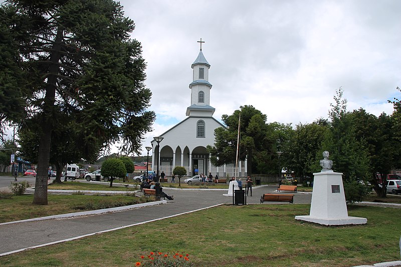 File:Dalcahue, iglesia 02.jpg