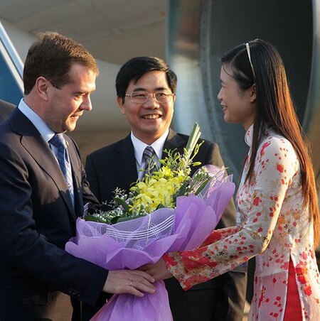 Tập_tin:Dmitry_Medvedev_in_Vietnam_30_October_2010-3.jpeg