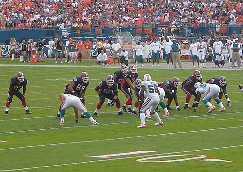 Losman (#7) leading the Bills offense against Miami in 2007