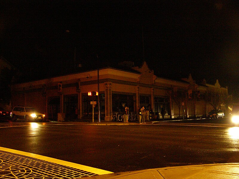 File:Downtown Bellingham Food Coop during January 8 power outage. (34192013075).jpg