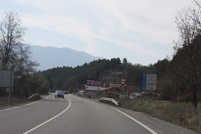 File:Dyakovo on the road from Sofia to Rilski manastir c 007.JPG