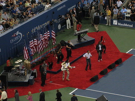 Tập tin:Earth, Wind & Fire at 2008 US Open.jpg