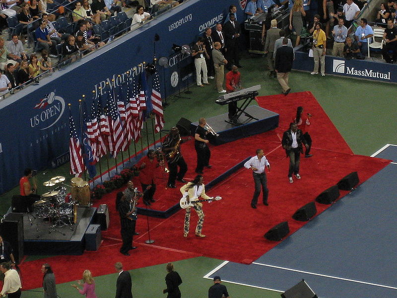 File:Earth, Wind & Fire at 2008 US Open.jpg