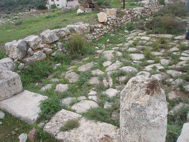 File:El-Khirbe-synagogue-41.jpg