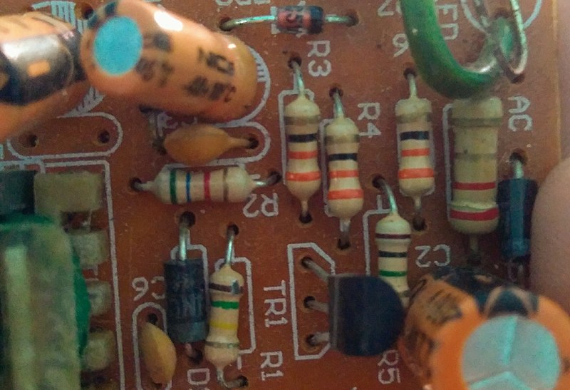 File:Electronic components in Printed Circuit Board.jpg