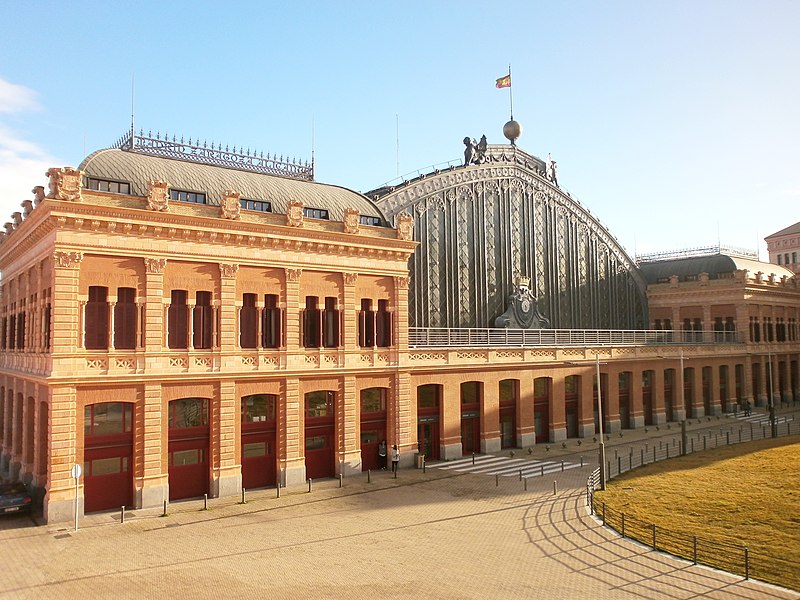 File:Estación de trenes de Atocha.JPG