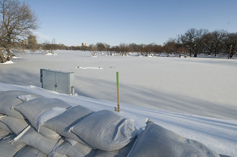 File:FEMA - 40522 - Frozen sandbags rally against frozen Red River in MN.jpg