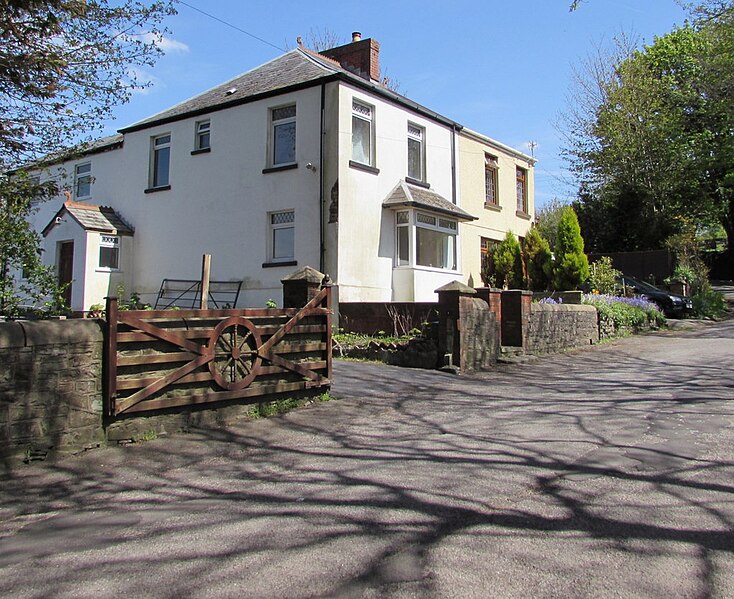 File:Fairyland Road semis, Tonna - geograph.org.uk - 6033222.jpg