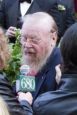 Farley Mowat Wikipedia Entziklopedia Askea