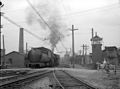 Le train passe devant Gabrielle Roy. À droite, la maison de Jean Lévesque