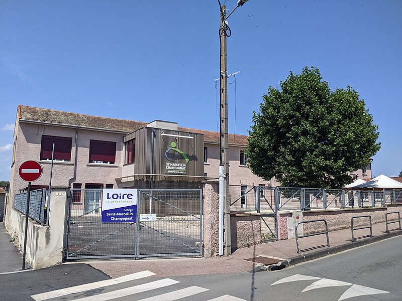 File:Feurs - Collège Saint-Marcellin (juin 2023).jpg