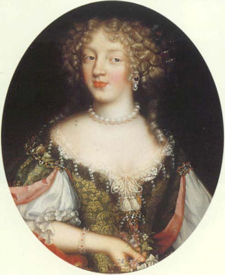 Een geschilderd portret van Frances Jennings met het gezicht van een jonge vrouw met blond krullend haar en een parelsnoer.