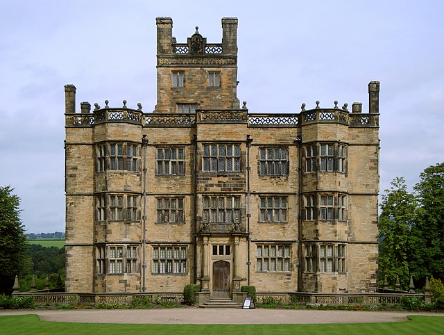 Gawthorpe Hall and surrounding balustrade