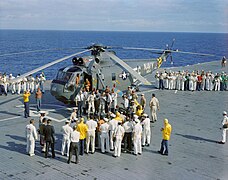 L'équipage de Gemini 7 sur le porte-avions USS Wasp le 18 décembre 1965.