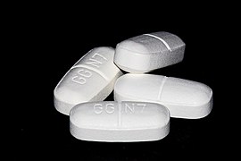 آموکسی‌سیلین، از مهمترین و پرمصرف‌ترین آنتی‌بیوتیک‌های جهان از داروهای خانواده پنی‌سیلین‌ها و از دسته بتالاکتام‌ها است.