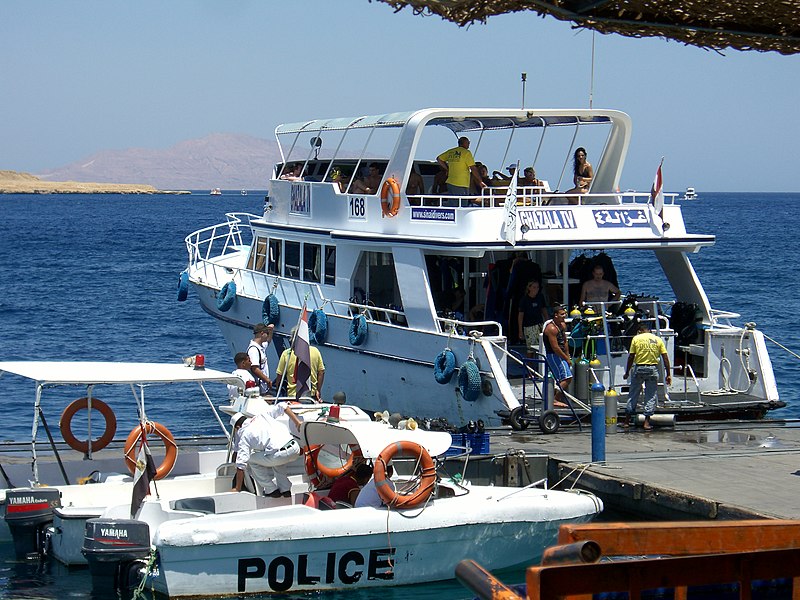 File:Ghazala IV at Dahab Jetty.jpg