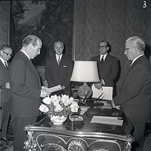 Description de l'image Giuramento Governo Tambroni 1960.jpg.