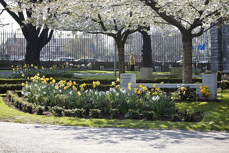 File:Glasnevin Cemetery - (442801950).jpg