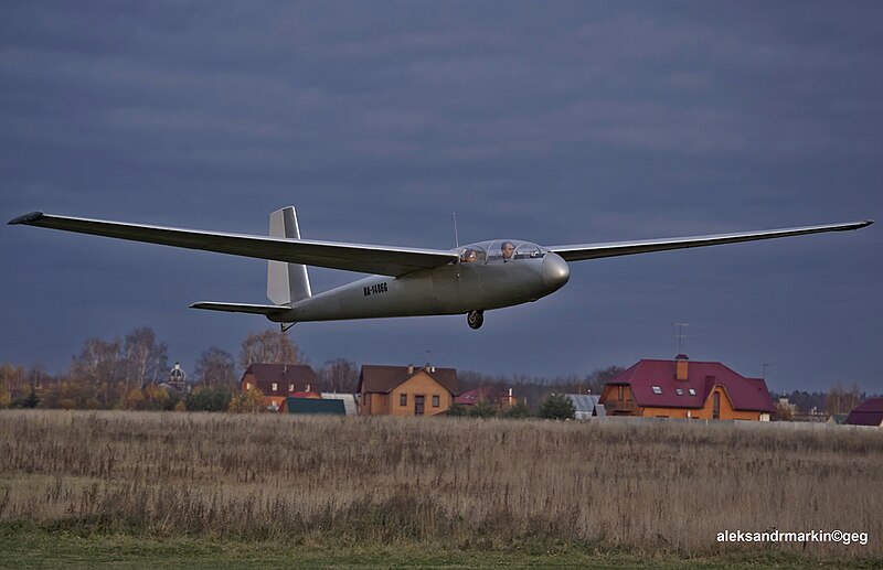 File:Glider Blanik L-13 (8119820461).jpg