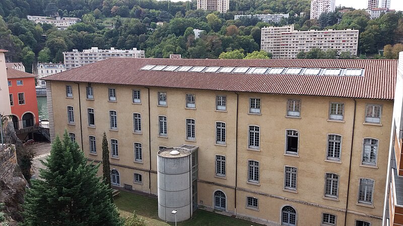 File:Grenier d'abondance de Lyon - Arrière sud du bâtiment.jpg